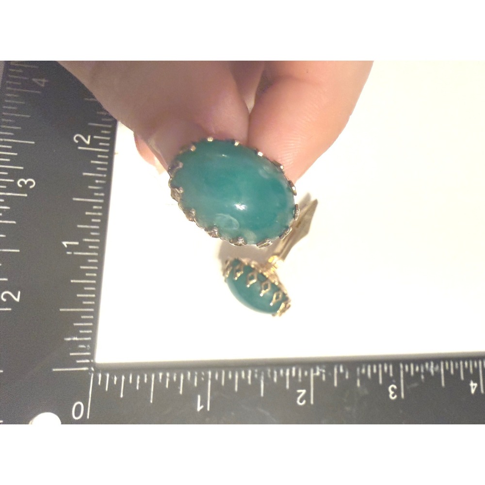 Vintage Gold Tone Green Cabochon Cufflinks Ornate Gallery Setting Toggle Back